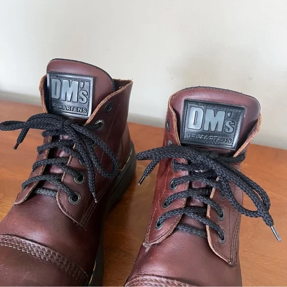Dr Martens • vintage lace up boots cap toe platform leather chunky lug sole MIE